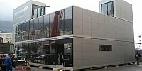Foto zur News: Mercedes bezieht sein neues "Legohaus"