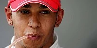 Foto zur News: Hamilton auf Managersuche: Unterhaltsame Bewerbungen