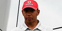 Foto zur News: Verkehrssünder Hamilton entschuldigt sich kleinlaut
