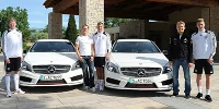 Foto zur News: Rosberg und Schumacher chauffieren die Nationalelf