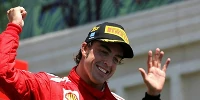 Foto zur News: Nach jedem Sieg: Alonso grüßt seine Oma