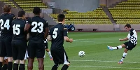 Foto zur News: Fußball: Formel-1-Stars unterliegen Djokovic & Co.