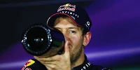 Foto zur News: Vettel mäht nach Titelgewinn erst einmal den Rasen