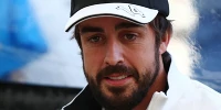 Foto zur News: Händchenhalten in Jerez: Alonso zeigt seine "Neue"