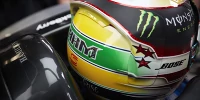 Foto zur News: Trotz Verbot: Lewis Hamilton mit speziellem Helmdesign