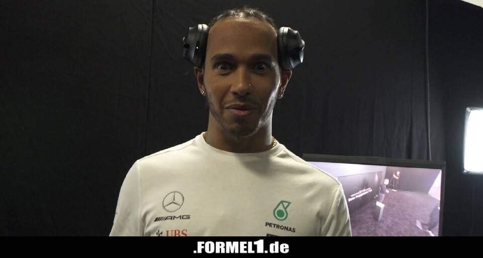 Mercedes-Fahrer Lewis Hamilton spielt Fans einen Streich