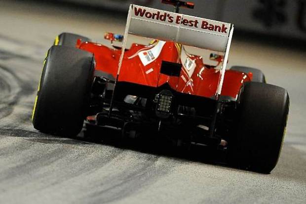 Foto zur News: Lauda: Ferrari muss weiterhin neue Teile bringen