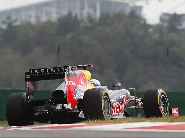 Foto zur News: "Falscher" Red Bull auf Pole: Webber schlägt Vettel