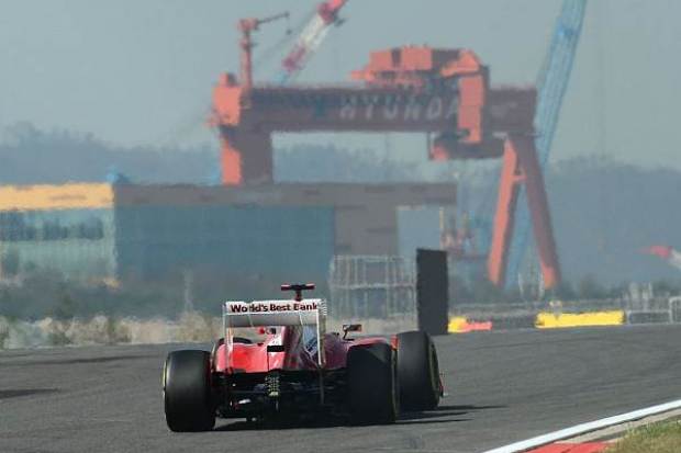 Foto zur News: "Falscher" Red Bull auf Pole: Webber schlägt Vettel
