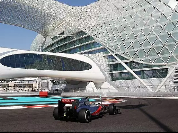 Foto zur News: Abu Dhabi am Freitag: Duell Vettel vs. Hamilton