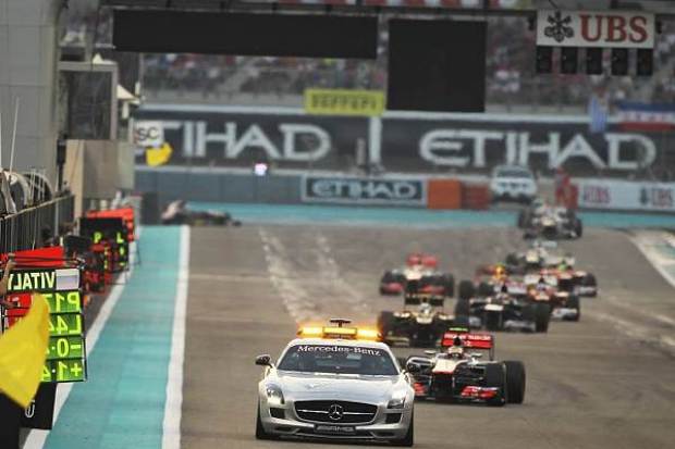 Foto zur News: Thriller in Abu Dhabi: Räikkönen ringt Alonso nieder