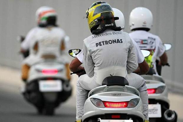 Foto zur News: Rosberg & Karthikeyan: "Hätte böse enden können"