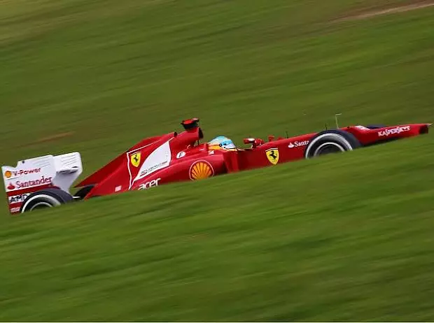 Foto zur News: Vorteil Vettel: Hamilton in Sao Paulo auf Pole-Position