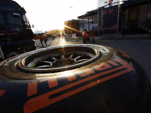 Foto zur News: Pirelli will Teams eine schwierige Aufgabe stellen