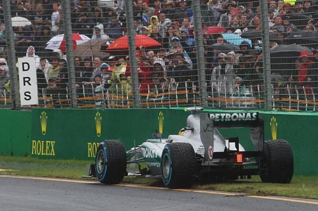 Foto zur News: Rutschpartie in Melbourne: Formel 1 an der Grenze