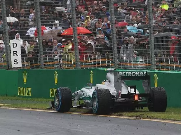 Foto zur News: Rutschpartie in Melbourne: Formel 1 an der Grenze