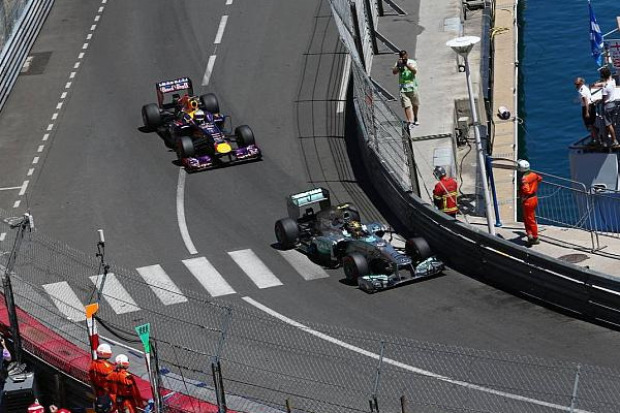 Foto zur News: Vettel: "Wir können mit dem Ergebnis glücklich sein"