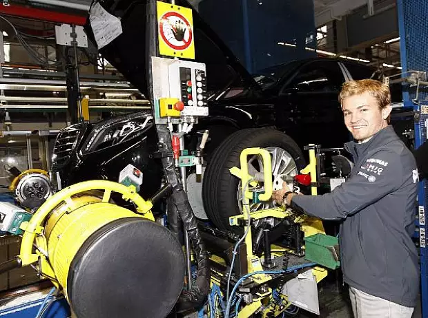 Foto zur News: Silberpfeil-Piloten besuchen Produktion im Werk Sindelfingen