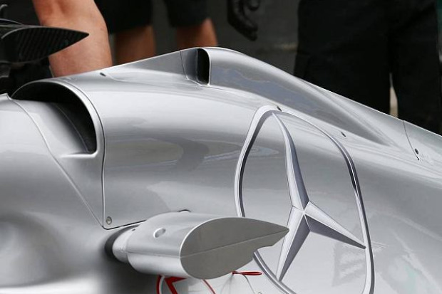 Foto zur News: Keine Reifenplatzer: Mercedes dominiert Trainingsauftakt