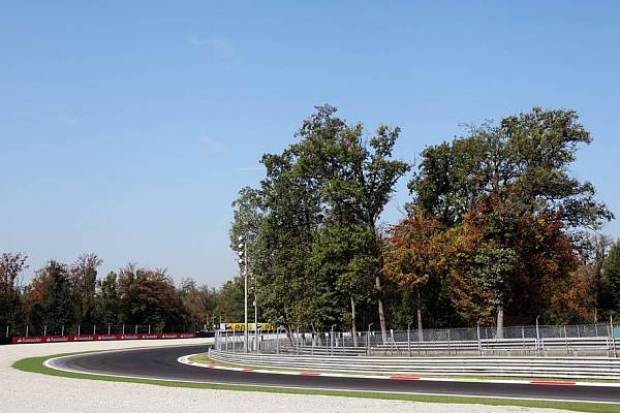 Foto zur News: Monza: Geschwindigkeitsrausch im roten Fahnenmeer