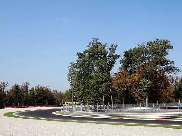 Foto zur News: Monza: Geschwindigkeitsrausch im roten Fahnenmeer