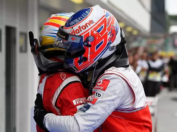 Foto zur News: Whitmarsh würde Alonso "mit Kusshand" nehmen