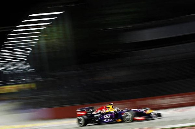 Foto zur News: Auftakt in Singapur: Mercedes und Red Bull voran