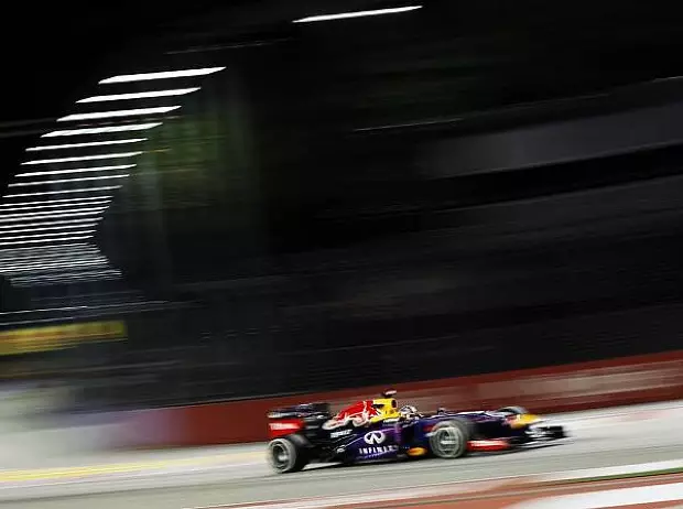 Foto zur News: Auftakt in Singapur: Mercedes und Red Bull voran