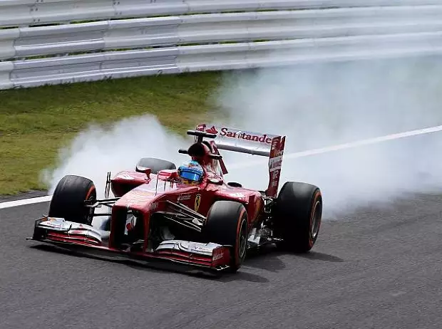 Foto zur News: Suzuka: Mercedes zum Auftakt vor Red Bull