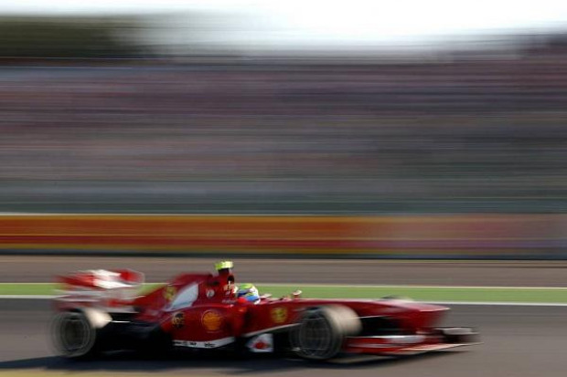 Foto zur News: Kein KERS: Vettel verliert Pole an Webber