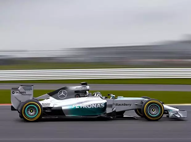 Foto zur News: Mercedes spitzt den Silberpfeil: Das ist der W05