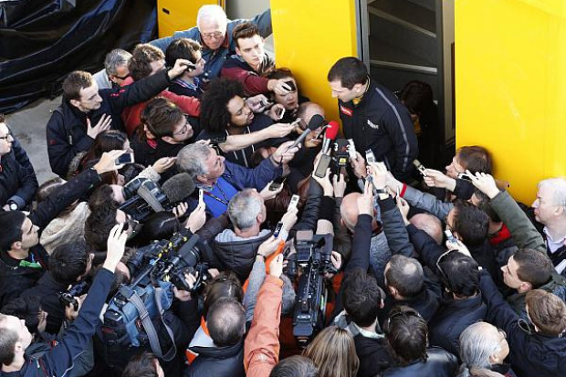 Foto zur News: Renault knöcheltief im Fiasko: "Nicht das Ende der Welt"