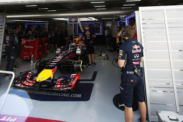 Foto zur News: Vettel: "Gott sei Dank macht das Auto keine Probleme"