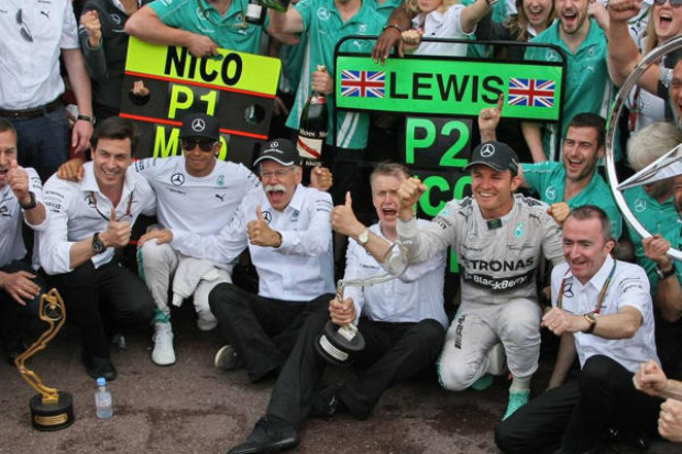 Foto zur News: Mercedes-Dominanz: Hamilton wünscht sich stärkere Gegner