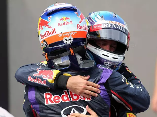 Foto zur News: Fünfkampf um den Sieg: Mercedes patzt, Ricciardo gewinnt