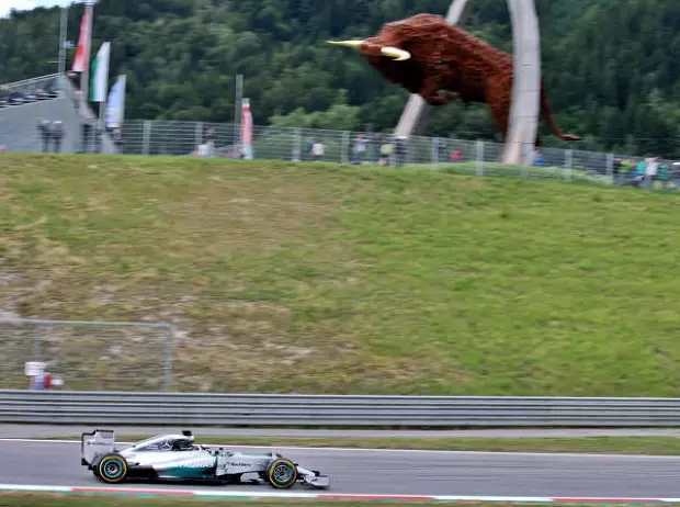 Foto zur News: Vorteil für Hamilton im Mercedes-Duell - Rosberg verwirrt