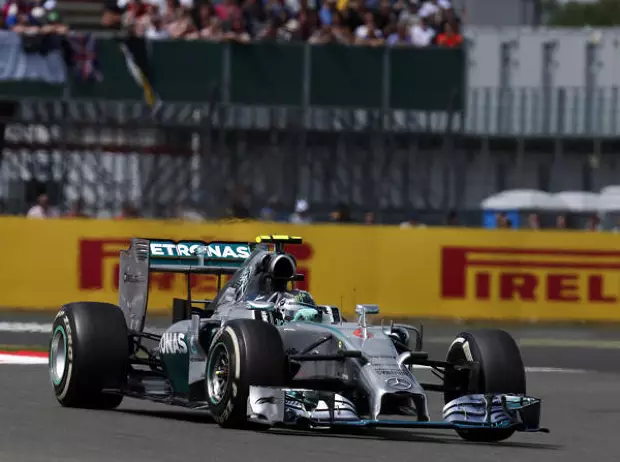 Foto zur News: Hamilton gewinnt Heimrennen in Silverstone