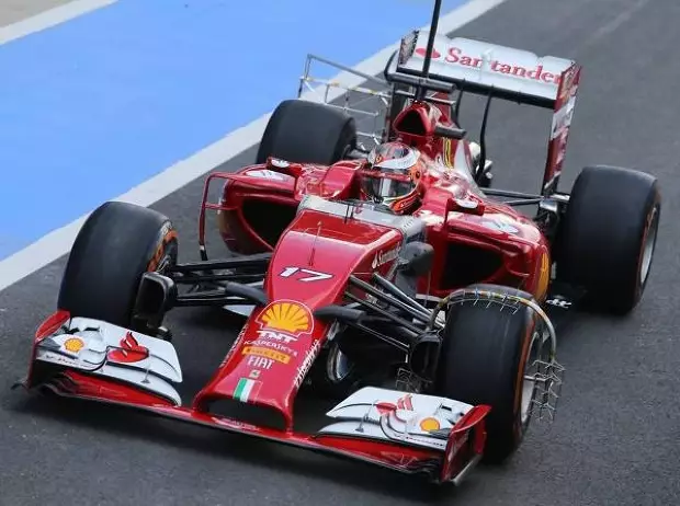 Foto zur News: Bewerbung bei Ferrari? Bianchi wirft Räikkönen in Q1 raus