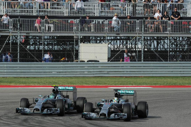 Foto zur News: Hamiltons fünfter Streich lässt Rosbergs Haupt sinken