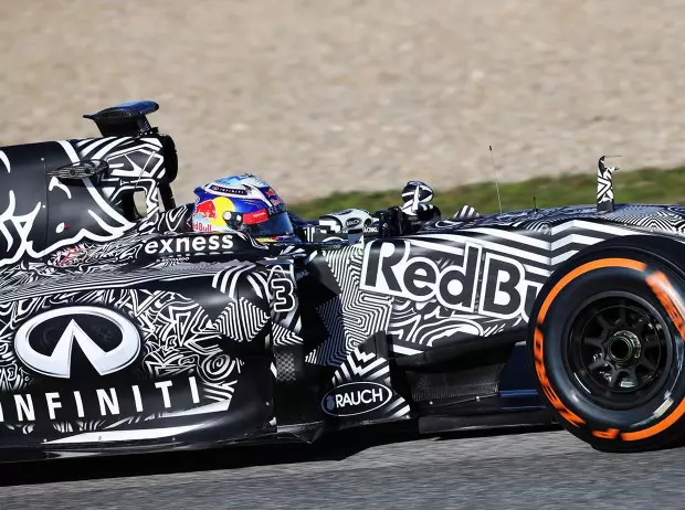 Foto zur News: Formel-1-Tests 2015 in Jerez: Bestzeit für Vettel