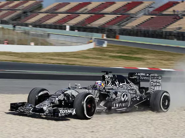 Foto zur News: Formel-1-Tests 2015 Barcelona: Lotus top, Mercedes kränkelt