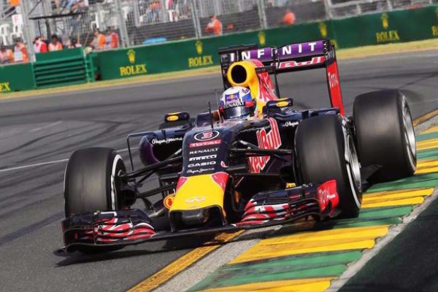 Foto zur News: Horner nimmt Renault in die Pflicht: "Schlechter als 2014"