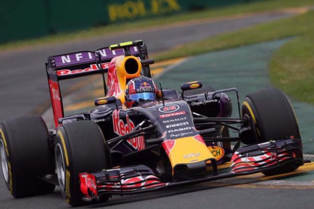 Foto zur News: Ricciardo & Kwjat trainieren für Hitze von Sepang
