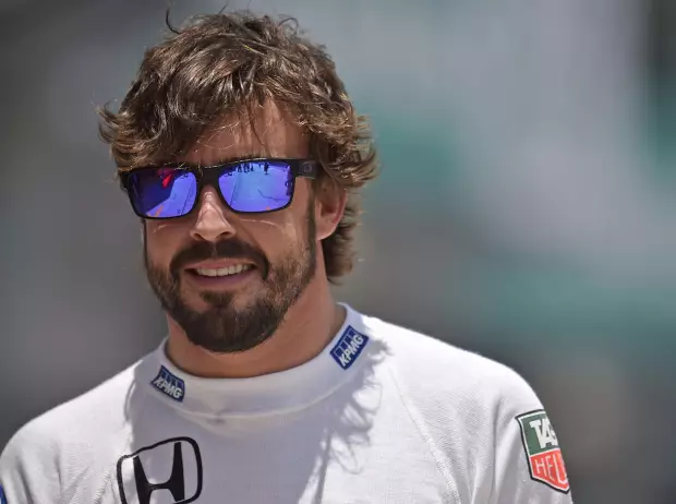 Foto zur News: Fernando Alonso in Sennas MP4/4: "Hätte mich fast gedreht"