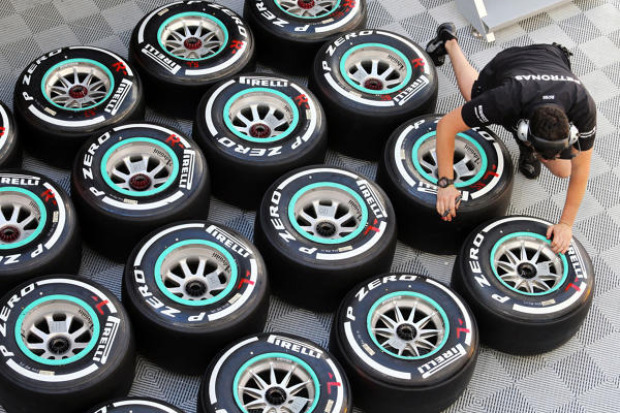 Foto zur News: Lowes Reifenplädoyer: "Pirelli sorgt für mehr Spektakel"