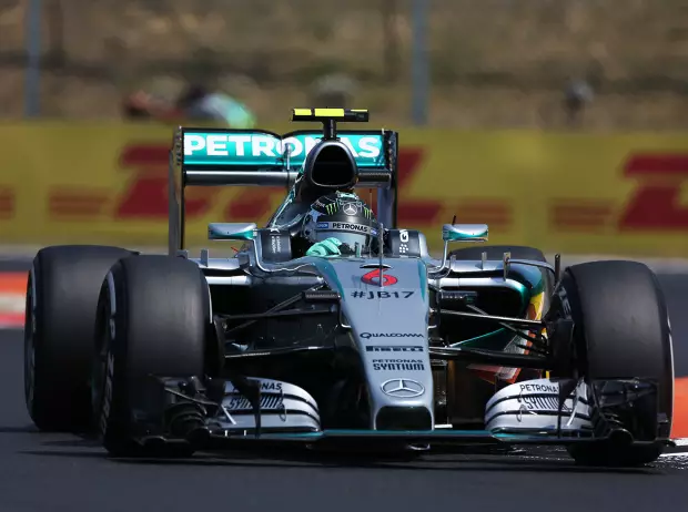 Foto zur News: Mercedes: Lewis Hamilton demütigt Nico Rosberg