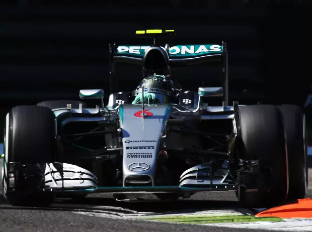 Foto zur News: Hamilton makellos, Rosberg mit altem Motor hinter Ferrari