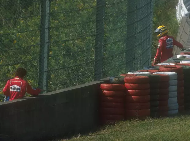 Foto zur News: Vor 25 Jahren: Crash Senna/Prost entscheidet WM-Kampf 1990