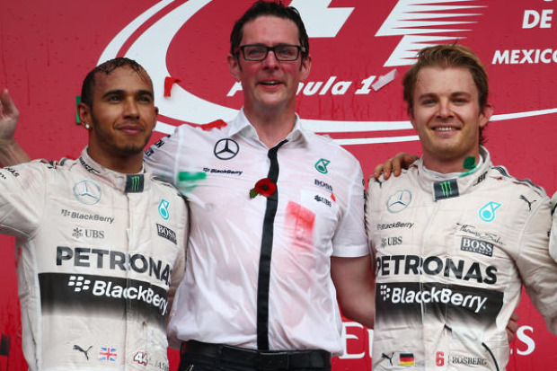 Foto zur News: Taktikärger bei Mercedes: Hamilton hinterfragt Reifenspiel