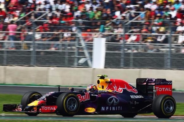 Foto zur News: Kwjat wehrlos: Neue Seitenhiebe von Red Bull gegen Renault